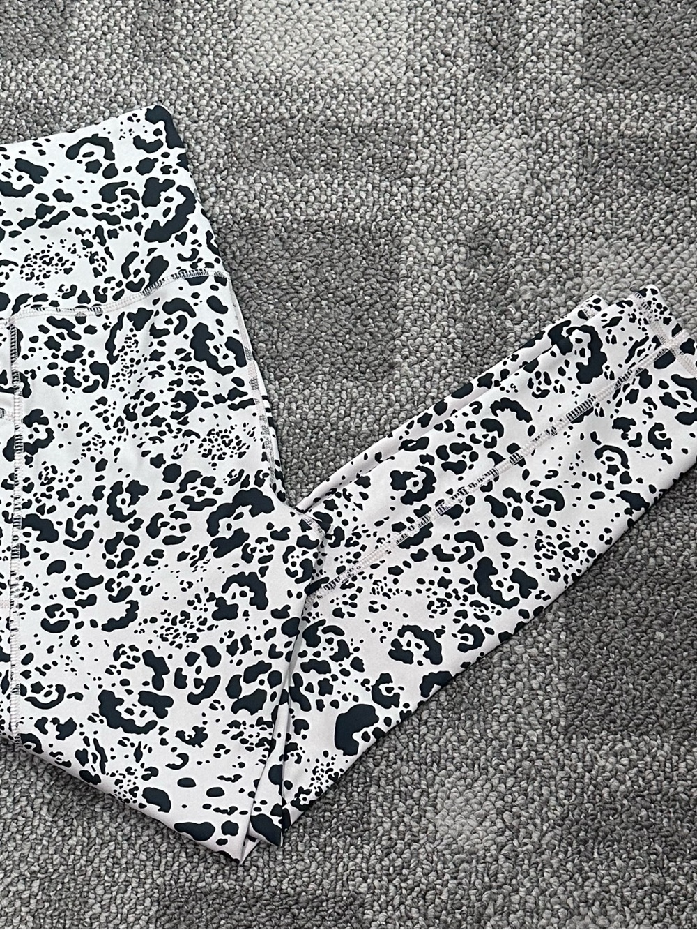 Women’s Animal Print Leggings - M